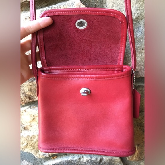 COACH Red Vintage Tango Leather Crossbody with Turn Key Latch and Flap RARE - Picture 4 of 17